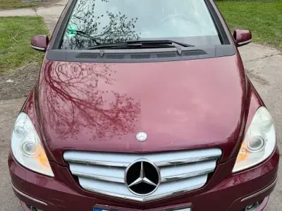 Gebraucht Mercedes B200 136 PS (100 kW) 2010 Rot Van / Kleinbus