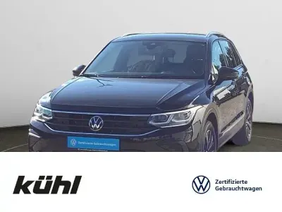Gebraucht VW Tiguan Life 150 PS (110 kW) 2023 Deep black perleffekt SUV