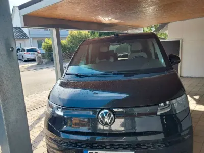 Gebraucht VW Multivan Life 150 PS (110 kW) 2022 Schwarz Van / Kleinbus