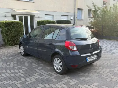 Używany Renault Clio IV Expression 75 KM (55 kW) 2012 Niebieski Sedan/Limuzyna
