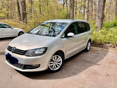 Second-hand VW Sharan 140 CP (102 kW) 2013 Argintiu Monovolum