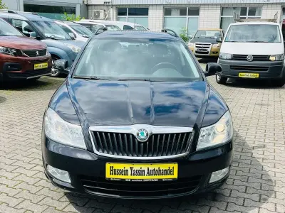 Gebraucht Skoda Octavia Ambition 105 PS (77 kW) 2012 Schwarz Kombi