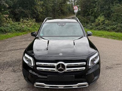 Mercedes GLB220