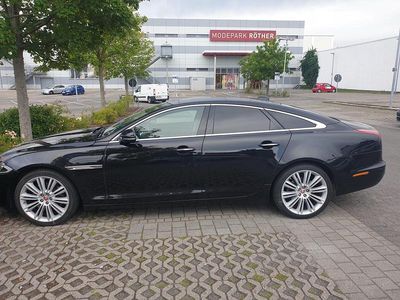 Schwarz Gebraucht 2017 Jaguar XJ Limousine | 24.000 €