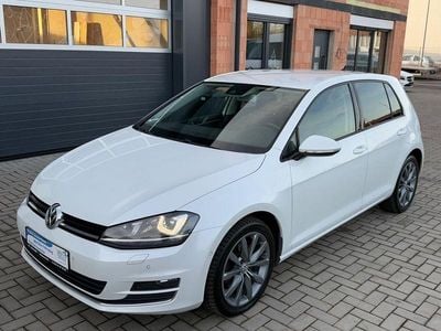Weiß Gebraucht 2015 VW Golf VII Highline Limousine | 12.900 € (Fairer Preis)