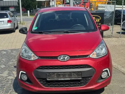 Gebraucht Hyundai i10 Passion 67 PS (49 kW) 2016 Rot Kleinwagen