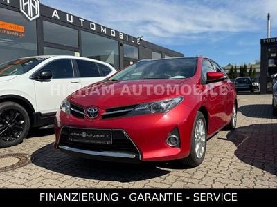 Second-hand Toyota Auris Touring Sports Life+ 132 CP (97 kW) 2014 Roșu Break
