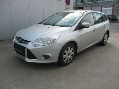 Gebraucht Ford Focus Trend 95 PS (69 kW) 2012 Polarsilber metallic Kombi