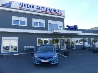 Second-hand Hyundai i30 Style 135 CP (99 kW) 2014 Albastru Break