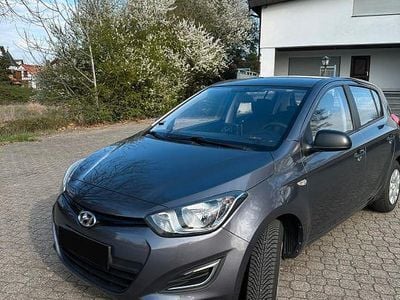 Gebraucht Hyundai i20 Edition 86 PS (63 kW) 2014 Grau Kleinwagen