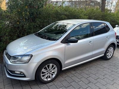 Usata VW Polo Comfortline 90 CV (66 kW) 2017 Argento Berlina