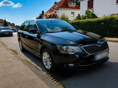 Gebraucht Skoda Superb Ambition 125 PS (91 kW) 2014 Schwarz Kombi