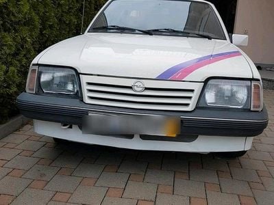 Weiß Gebraucht 1987 Opel Ascona Limousine | 2.250 €