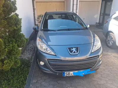Gebraucht Peugeot 207 Premium 95 PS (69 kW) 2010 Grau Limousine