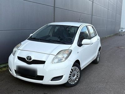 Gebraucht Toyota Yaris 69 PS (50 kW) 2011 Weiß Kleinwagen