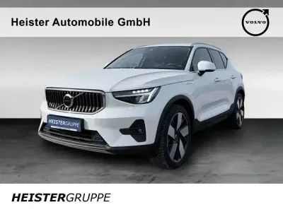 Gebraucht Volvo XC40 Plus 261 PS (191 kW) 2022 Crystal white pearl (metallic) SUV