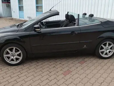 Gebraucht Ford Focus Cabriolet 101 PS (74 kW) 2011 Schwarz Cabrio