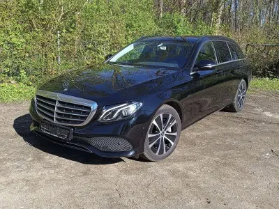 Używany Mercedes E300 306 KM (225 kW) 2020 Czarny Kombi