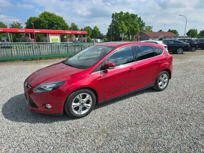 Gebraucht Ford Focus Champions Edition 140 PS (102 kW) 2012 Rot Limousine