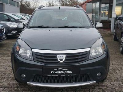 Blau Gebraucht 2010 Dacia Sandero Lauréate SUV | 5.490 € (Teuer)