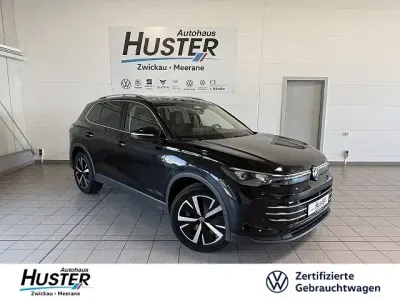 Gebraucht VW Tiguan Elegance 150 PS (110 kW) 2024 Deep black perleffekt 7434 (metallic) SUV