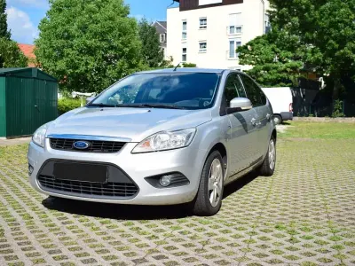 Gebraucht Ford Focus Titanium 101 PS (74 kW) 2008 Silber Limousine