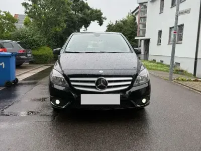 Gebraucht Mercedes B180 109 PS (80 kW) 2014 Schwarz Kleinwagen
