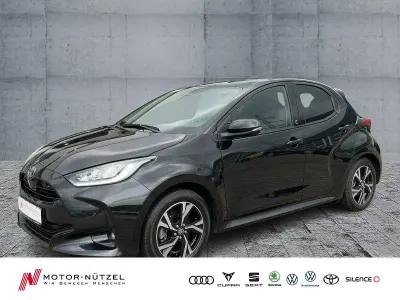 Gebraucht Toyota Yaris Hybrid Team 92 PS (67 kW) 2024 Schwarz Kleinwagen