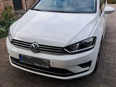 Weiß Gebraucht 2017 VW Golf Sportsvan Highline Van / Kleinbus | 12.900 € (Fairer Preis)