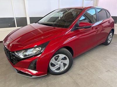 Neu Hyundai i20 Comfort 100 PS (73 kW) 2025 Dragon red wr7 Kleinwagen