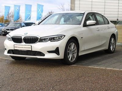 Mineralweiss metallic Gebraucht 2022 BMW 330e Advantage Limousine | 30.840 € (Superpreis)
