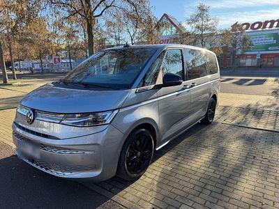 Gebraucht VW Multivan Style 150 PS (110 kW) 2024 Silber Van