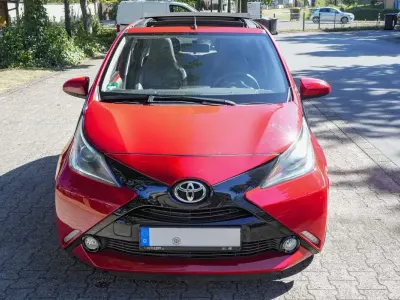 Gebraucht Toyota Aygo X-wave 69 PS (50 kW) 2015 Rot Kleinwagen
