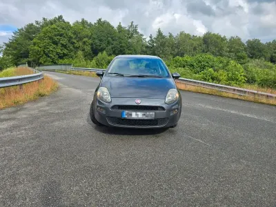Gebraucht Fiat Punto Dynamic 77 PS (56 kW) 2012 Grau Kleinwagen