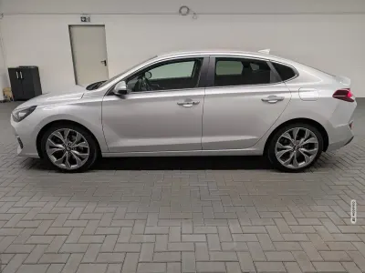 Gebraucht Hyundai i30 Premium 140 PS (102 kW) 2019 Silber metallic