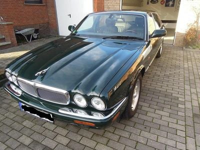 Jaguar XJ8