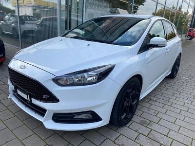 Weiß Gebraucht 2018 Ford Focus ST Limousine | 16.900 € (Fairer Preis)