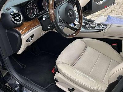 Schwarz Gebraucht 2016 Mercedes E220 Avantgarde Limousine | 23.800 € (Etwas zu teuer)
