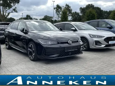 Gebraucht VW Passat R-line 150 PS (110 kW) 2025 Schwarz Kombi