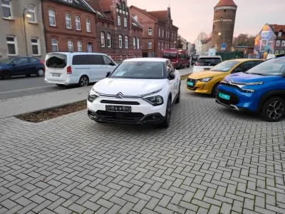 Gebraucht Citroën e-C4 Feel 100 kW (136 PS) 2022 Weiß Limousine