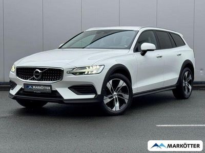 Weiss Gebraucht 2019 Volvo V60 CC Pro Kombi | 27.950 € (Etwas zu teuer)