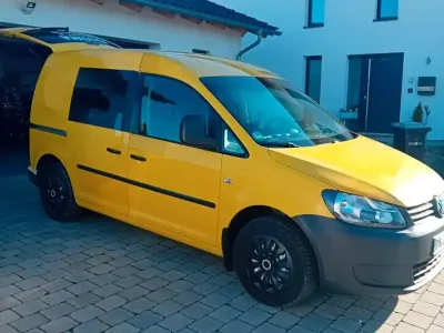 Używany VW Caddy 75 KM (55 kW) 2012 Żółty Minivan