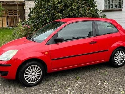 Rot Gebraucht 2005 Ford Fiesta Limousine | 950 € (Superpreis)