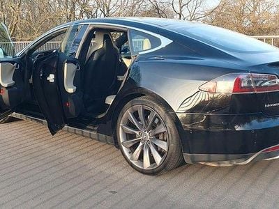 Schwarz Gebraucht 2015 Tesla Model S Kleinwagen | 22.949 € (Fairer Preis)