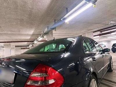 Schwarz Gebraucht 2003 Mercedes E270 Limousine | 3.000 € (Guter Preis)