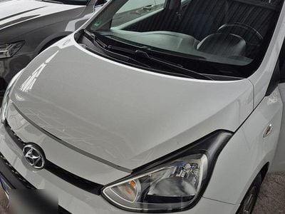Gebraucht Hyundai i10 Style 86 PS (63 kW) 2016 Weiß Kleinwagen