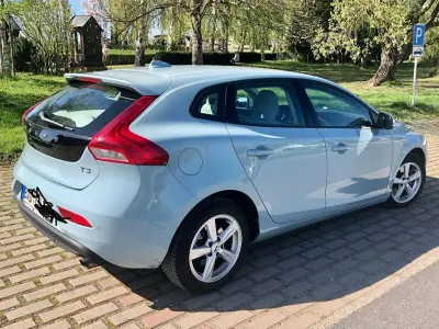 Usata Volvo V40 Kinetic 152 CV (111 kW) 2018 Blu Station wagon