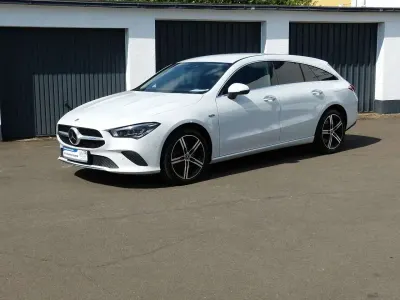 Gebraucht Mercedes CLA250 Shooting Brake 160 PS (117 kW) 2021 Silber Kombi