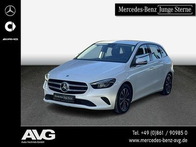 Weiß Gebraucht 2021 Mercedes B200 Style Van / Kleinbus | 26.800 € (Fairer Preis)