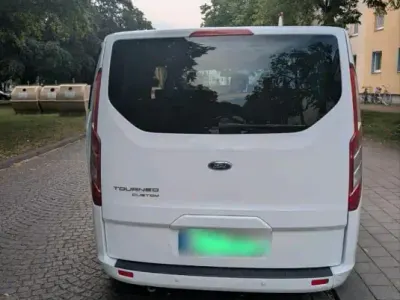 Gebraucht Ford Tourneo 131 PS (96 kW) 2017 Weiß Van / Kleinbus